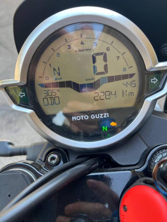 Moto Guzzi V7 Stone (2021 - 24) (4)