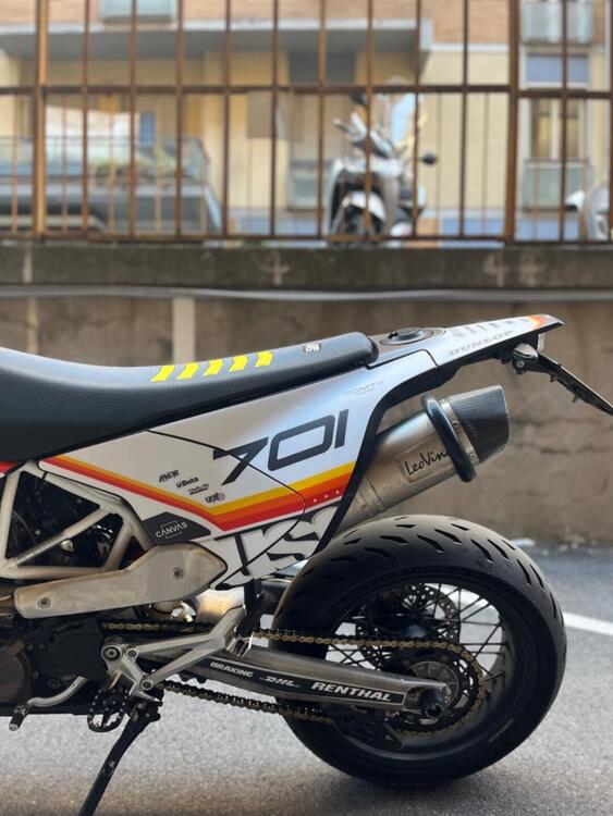 Husqvarna 701 Supermoto (2017 - 19) (2)