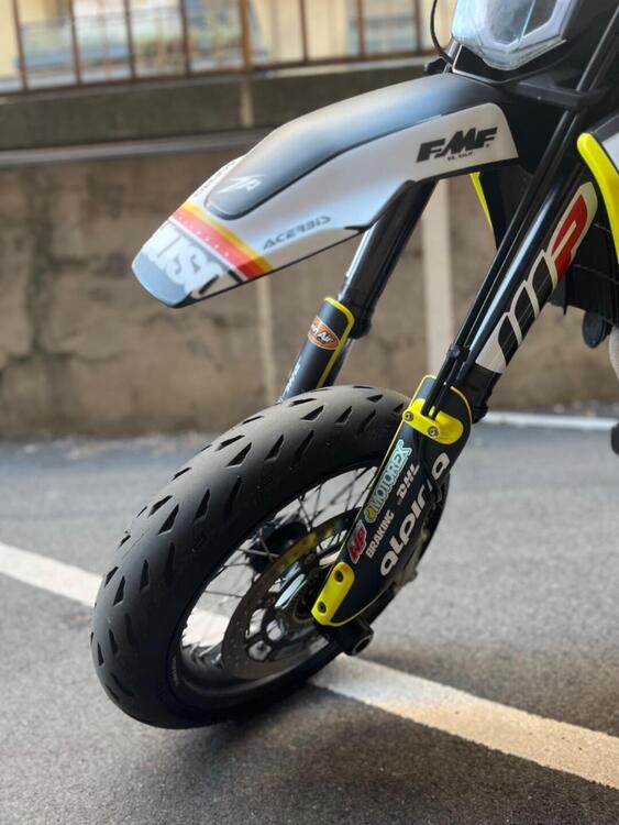 Husqvarna 701 Supermoto (2017 - 19) (3)