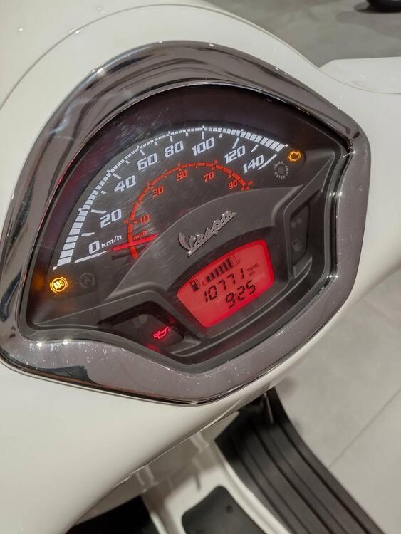 Vespa GTS 300 Super Hpe (2021 - 22) (5)