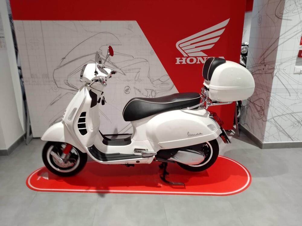 Vespa GTS 300 Super Hpe (2021 - 22) (2)