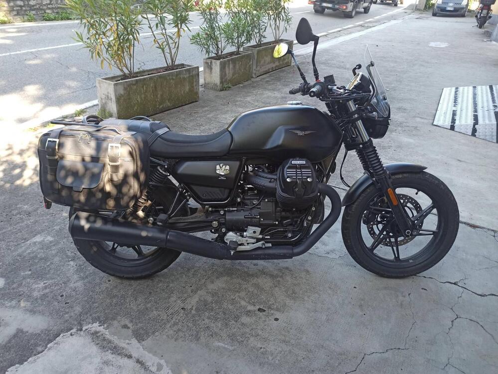 Moto Guzzi V7 Stone (2021 - 24)