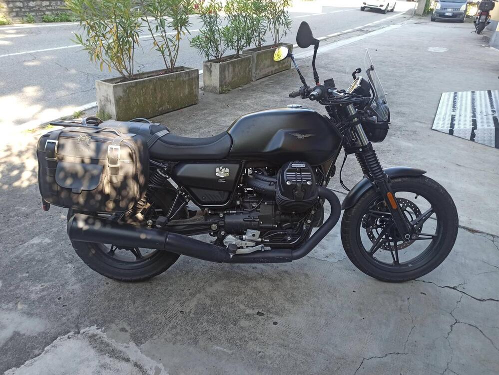 Moto Guzzi V7 Stone (2021 - 24) (3)