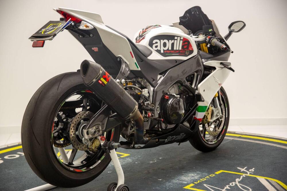 Aprilia RSV4 R (2009 - 12) (4)