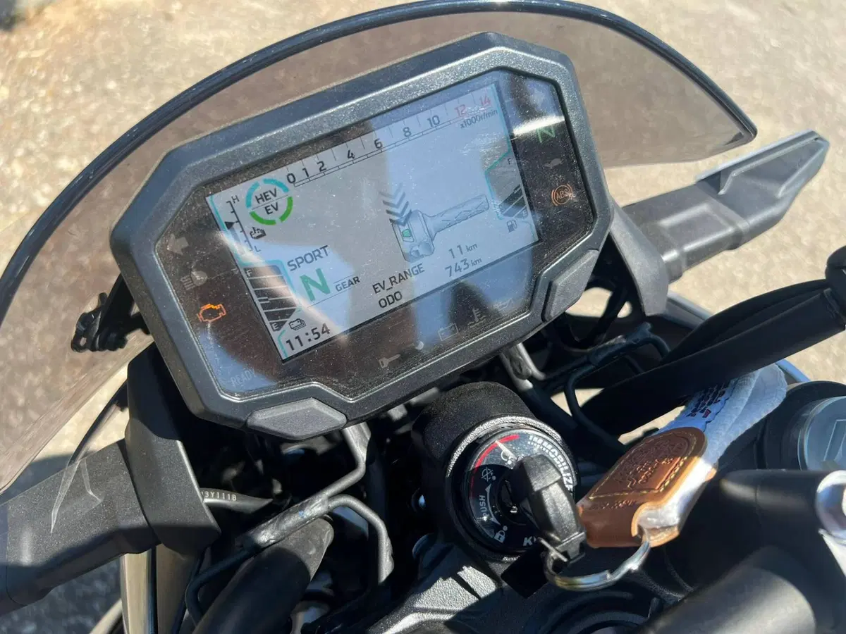 Kawasaki Z7 Hybrid (2024 - 26) (7)