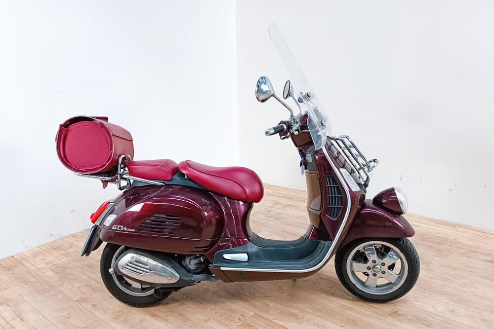 Vespa GTV 300 Vie della Moda (2011 - 14)