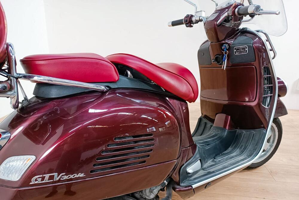 Vespa GTV 300 Vie della Moda (2011 - 14) (4)