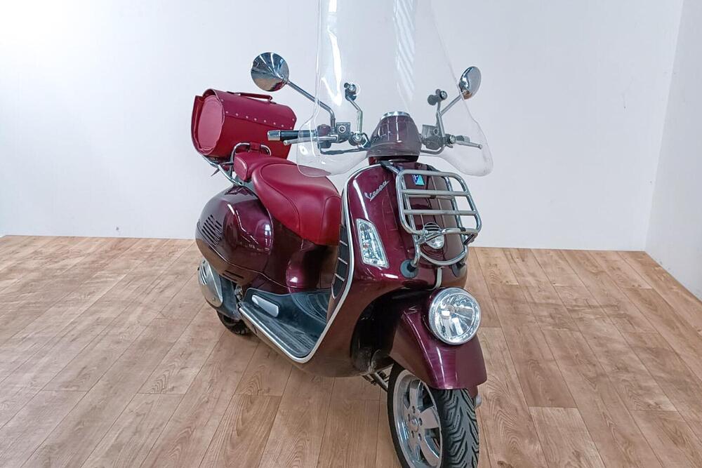 Vespa GTV 300 Vie della Moda (2011 - 14) (2)