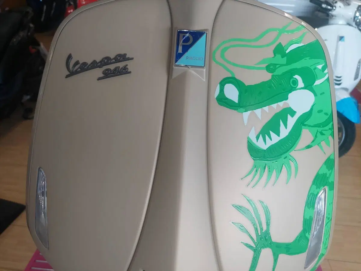 Vespa Vespa 946 Dragon 125 (2024) (8)