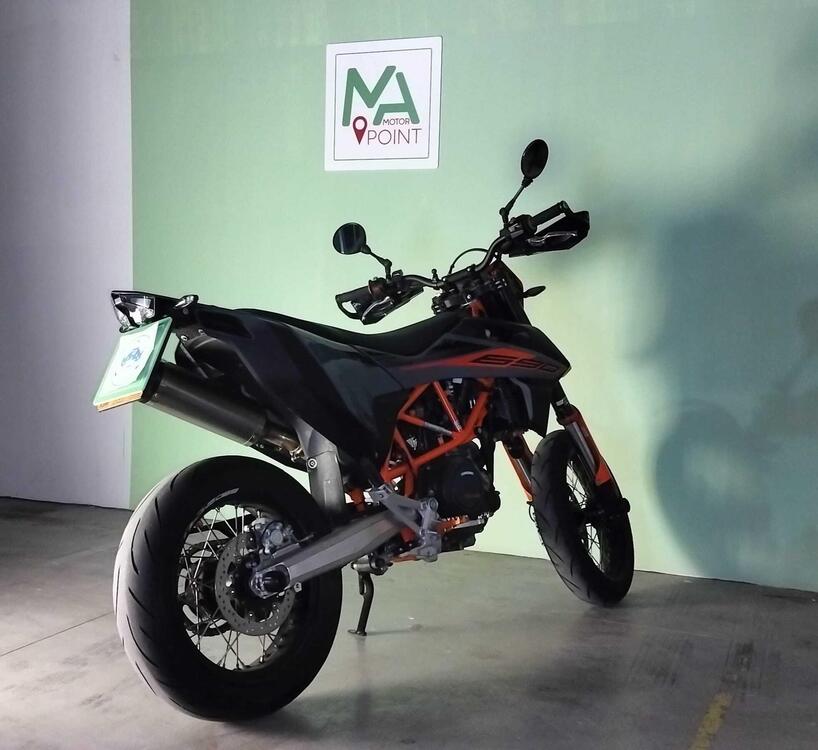 KTM 690 SMC R (2021-22) (4)