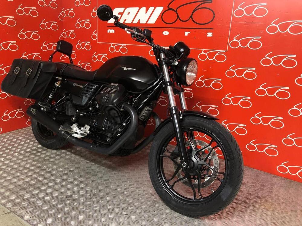 Moto Guzzi V7 III Stone (2017 - 20) (2)