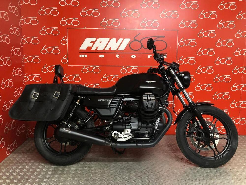 Moto Guzzi V7 III Stone (2017 - 20)