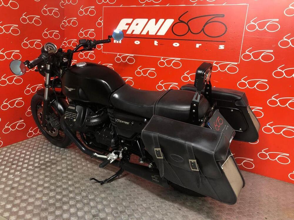 Moto Guzzi V7 III Stone (2017 - 20) (4)