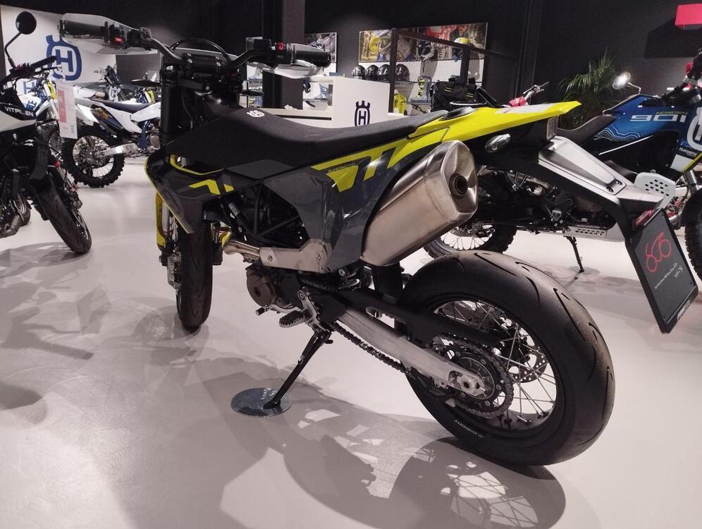 Husqvarna 701 Supermoto (2023 - 24) (4)