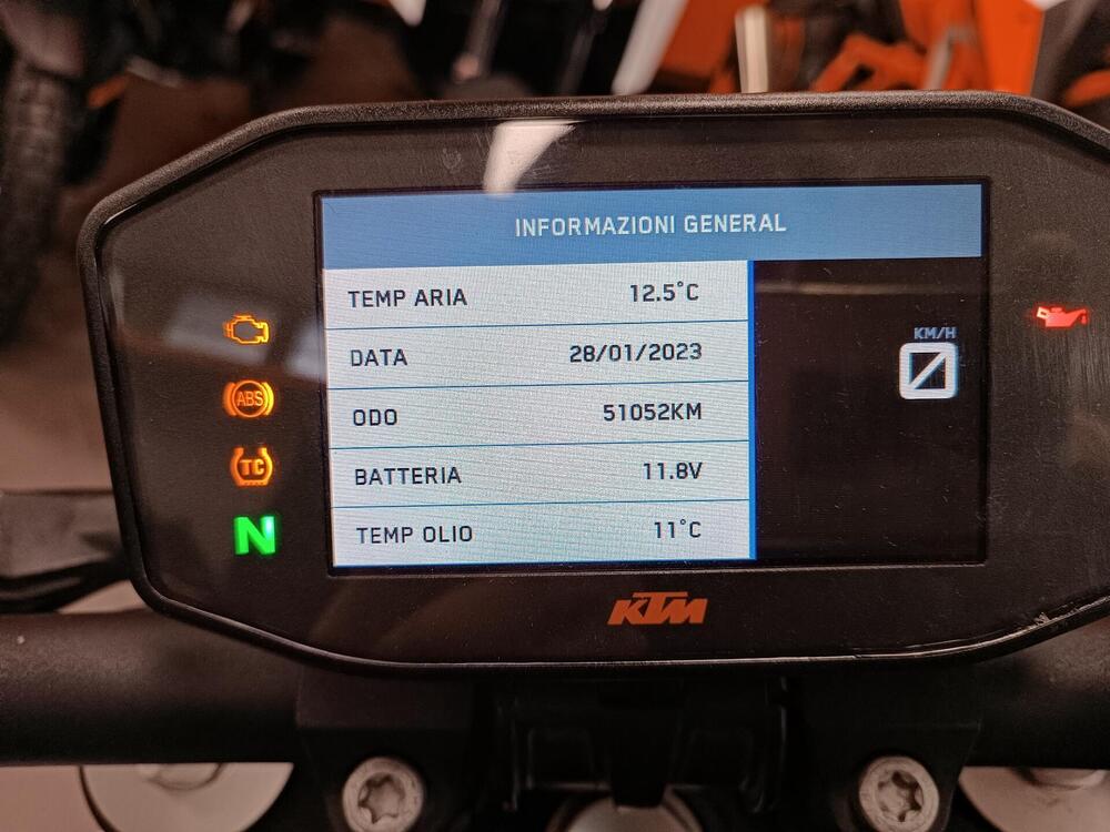 KTM 1290 Super Duke R (2019) (2)