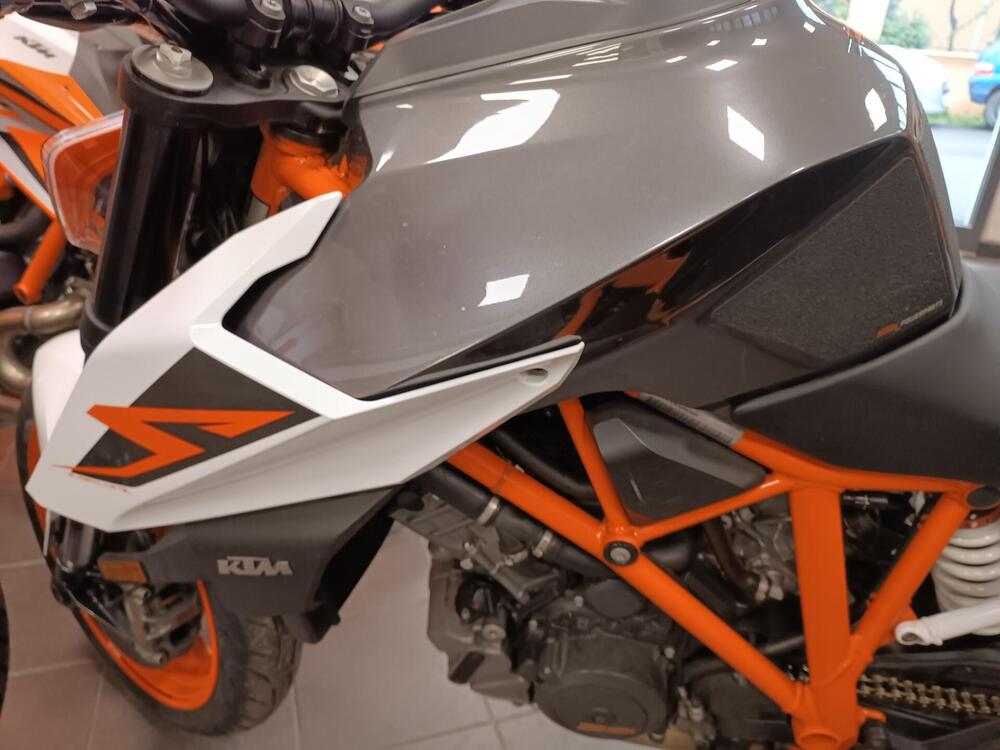 KTM 1290 Super Duke R (2019) (3)