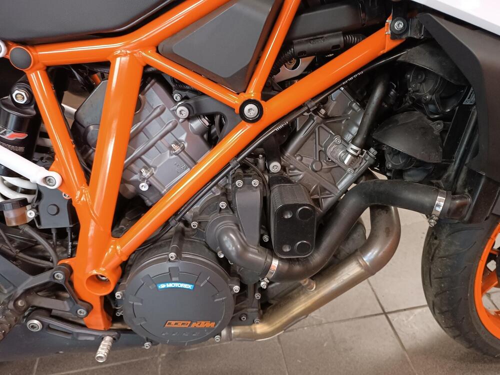 KTM 1290 Super Duke R (2019) (4)