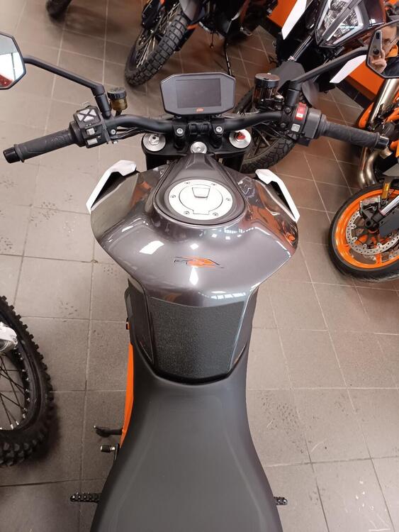 KTM 1290 Super Duke R (2019) (5)