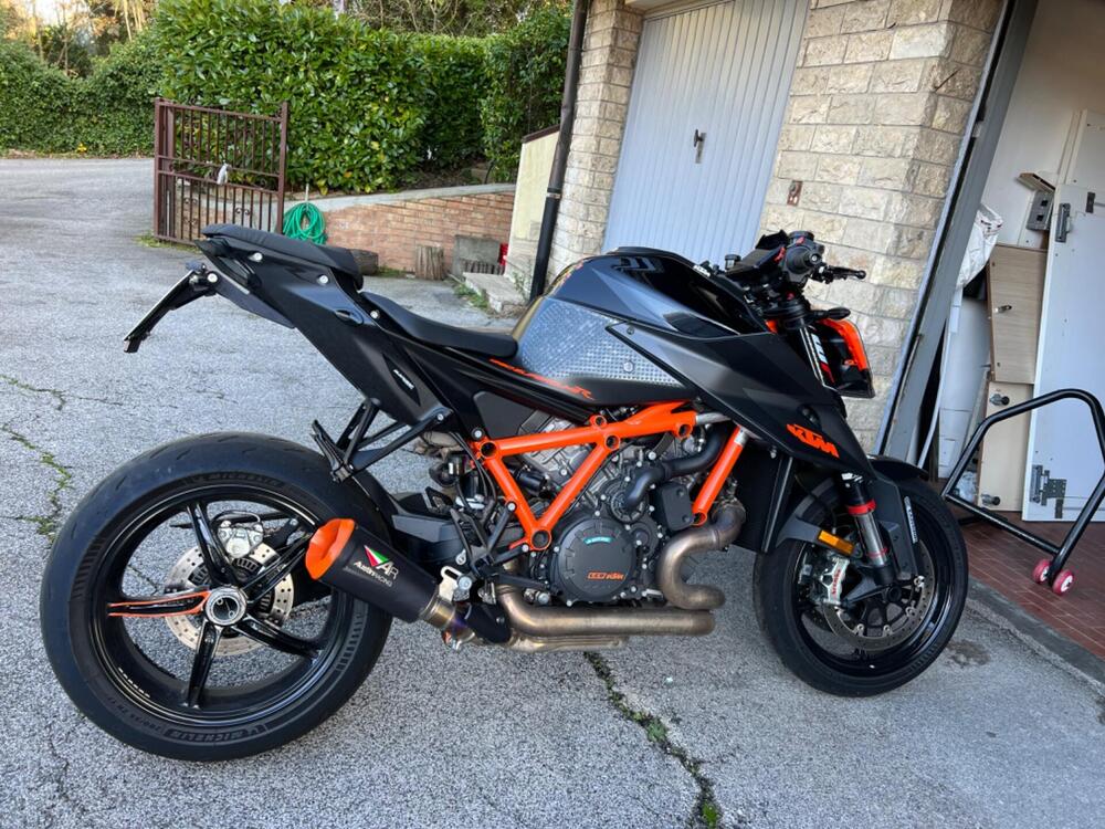 KTM 1290 Super Duke R (2021) (2)