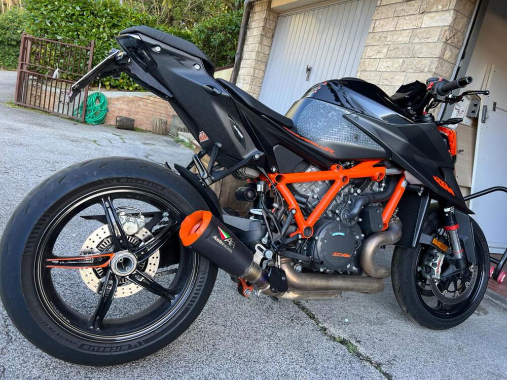 KTM 1290 Super Duke R (2021) (3)