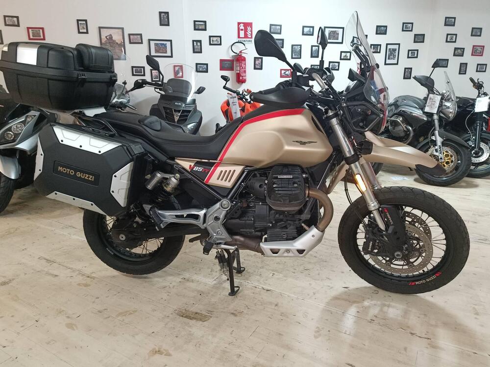 Moto Guzzi V85 TT Travel (2020)