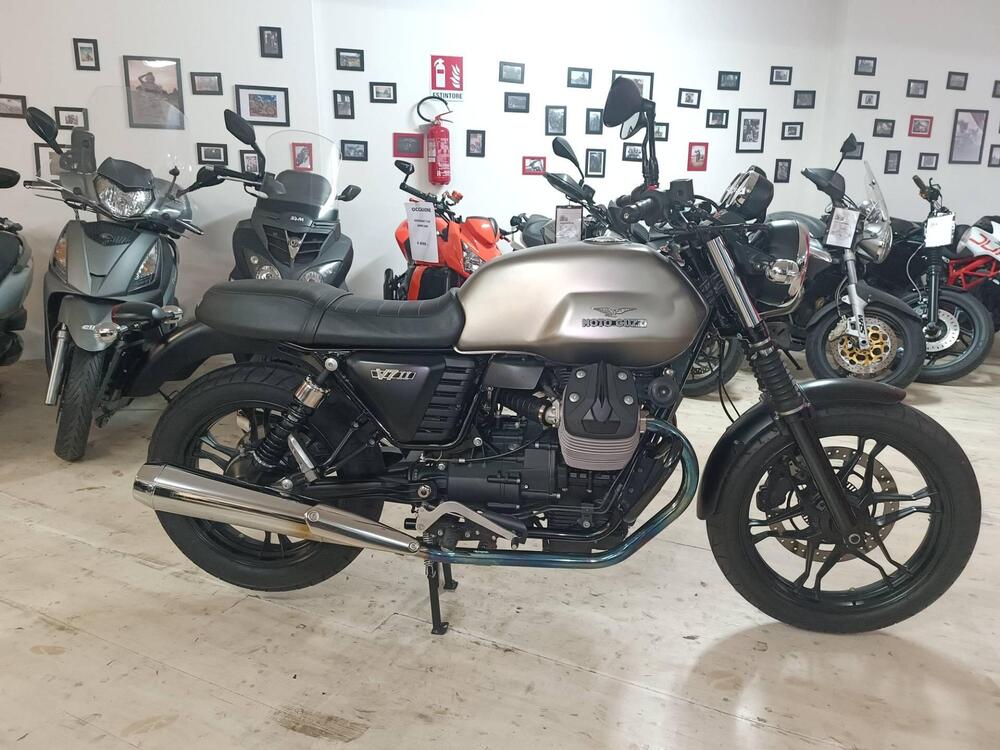 Moto Guzzi V7 II Stone (2015 - 17)