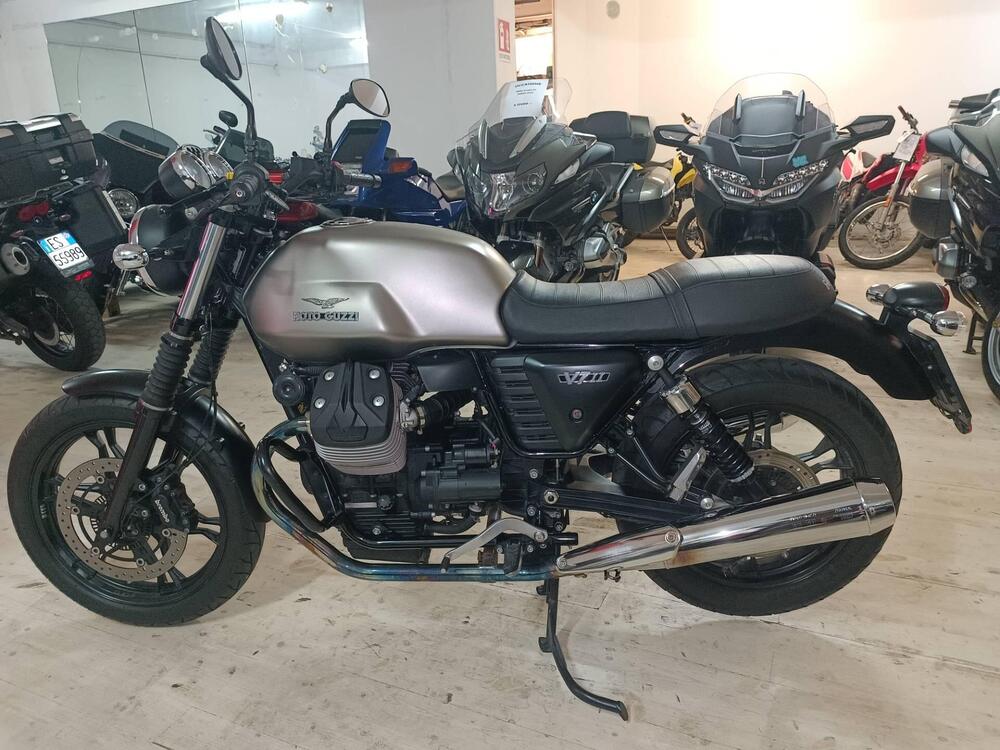 Moto Guzzi V7 II Stone (2015 - 17) (4)