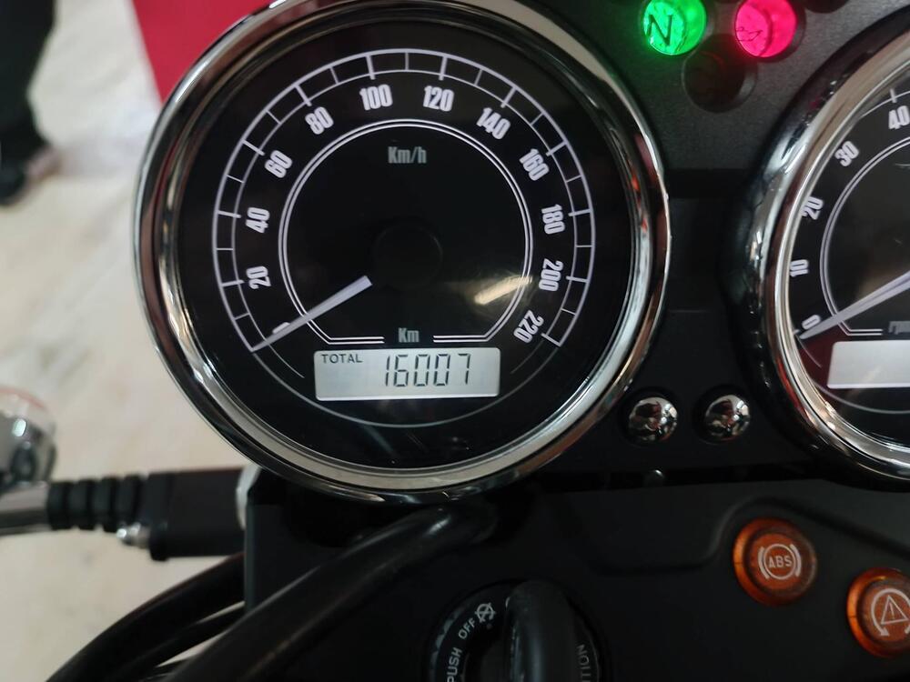 Moto Guzzi V7 II Stone (2015 - 17) (5)