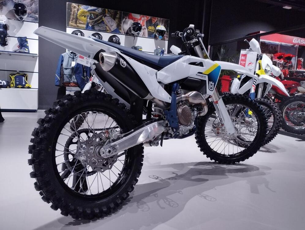 Husqvarna FC 250 (2025) (4)