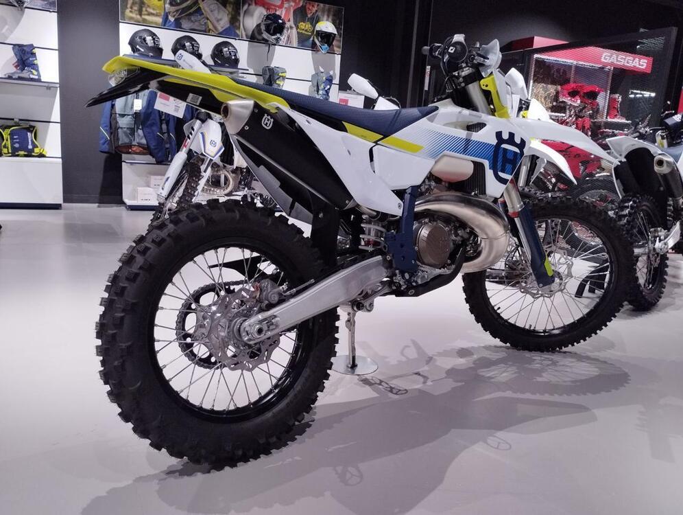 Husqvarna TE 300 (2024) (4)