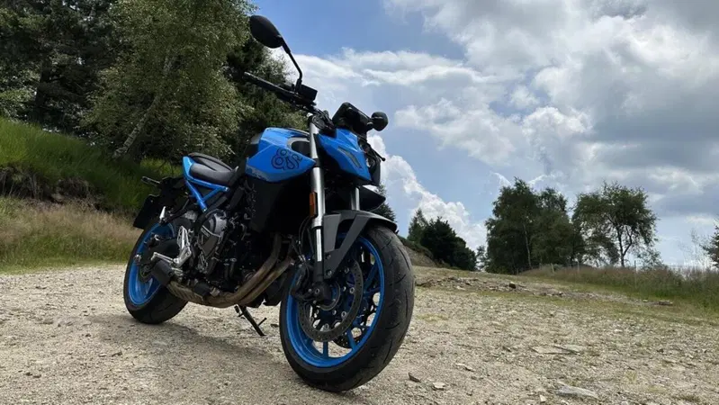 Entry level a chi? Fermi tutti, parliamo un attimo della Suzuki GSX-8S [VIDEO]