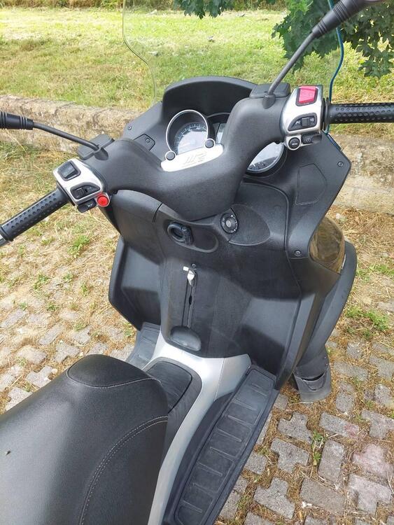 Piaggio MP3 300 (2010 - 11) (4)