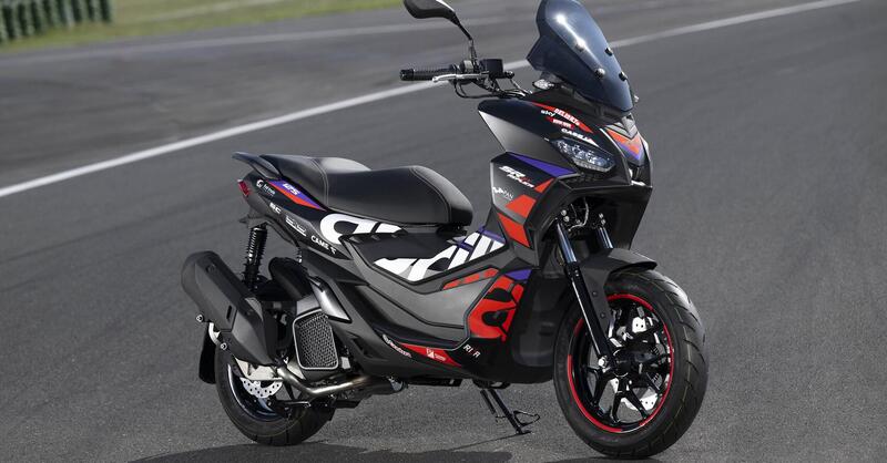 Aprilia SR GT Replica 2024, lo scooter &quot;Urban Adventure&quot; con l&#039;anima racing