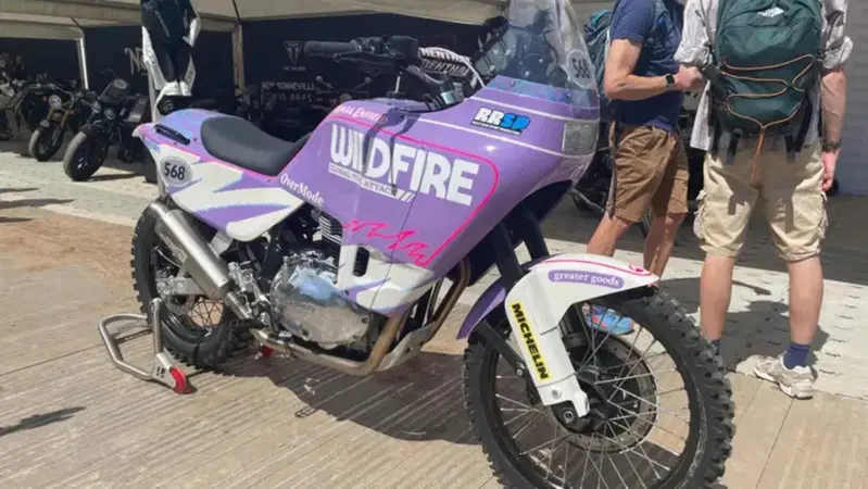 Questa one-off di Royal Enfield fa girare la testa a chi ama i Rally degli anni '90