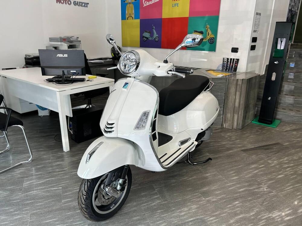 Vespa GTS 300 Super (2023 - 24) (4)