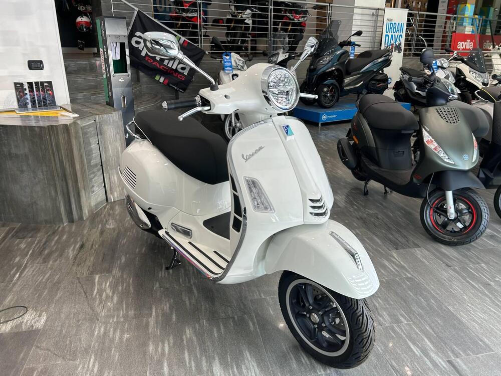 Vespa GTS 300 Super (2023 - 24) (5)