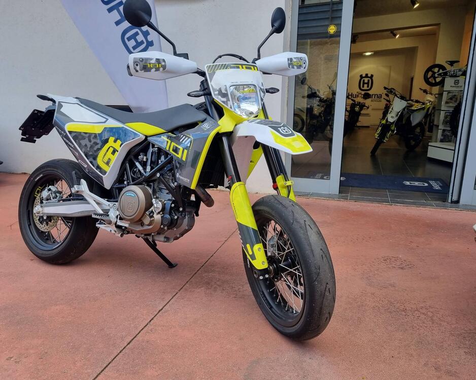 Husqvarna 701 Supermoto (2022)