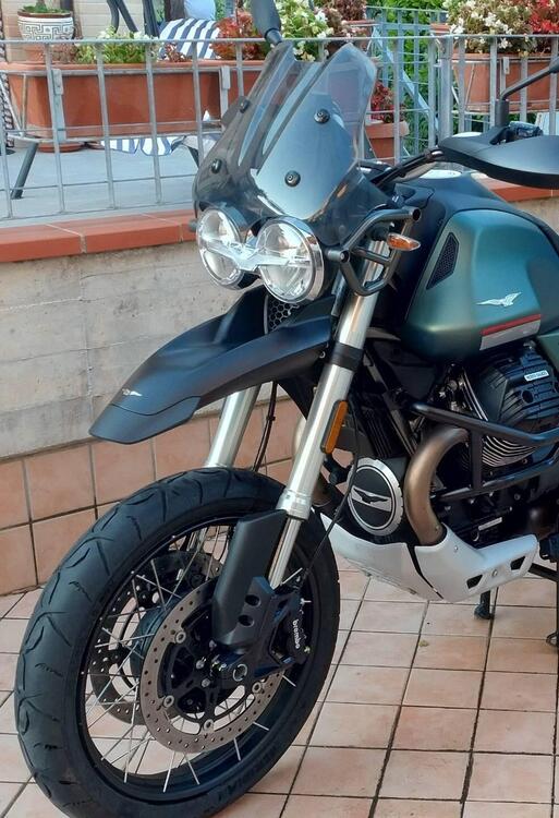 Moto Guzzi V85 TT (2021 - 23) (2)