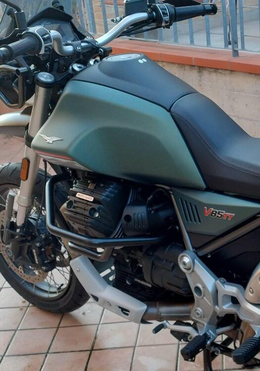 Moto Guzzi V85 TT (2021 - 23) (3)