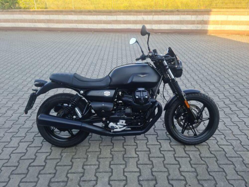 Moto Guzzi V7 Stone (2021 - 24) (4)