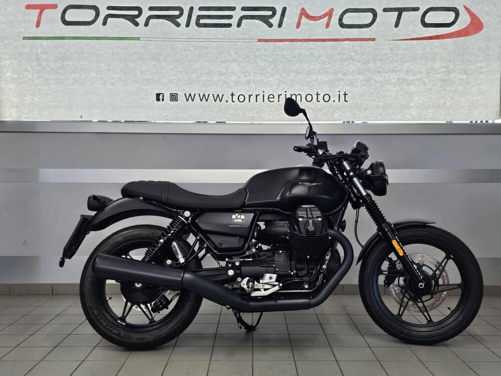 Moto Guzzi V7 Stone (2021 - 24) (3)