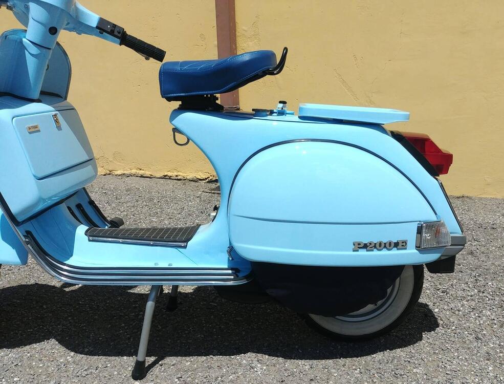 Piaggio VESPA 200 E (2)