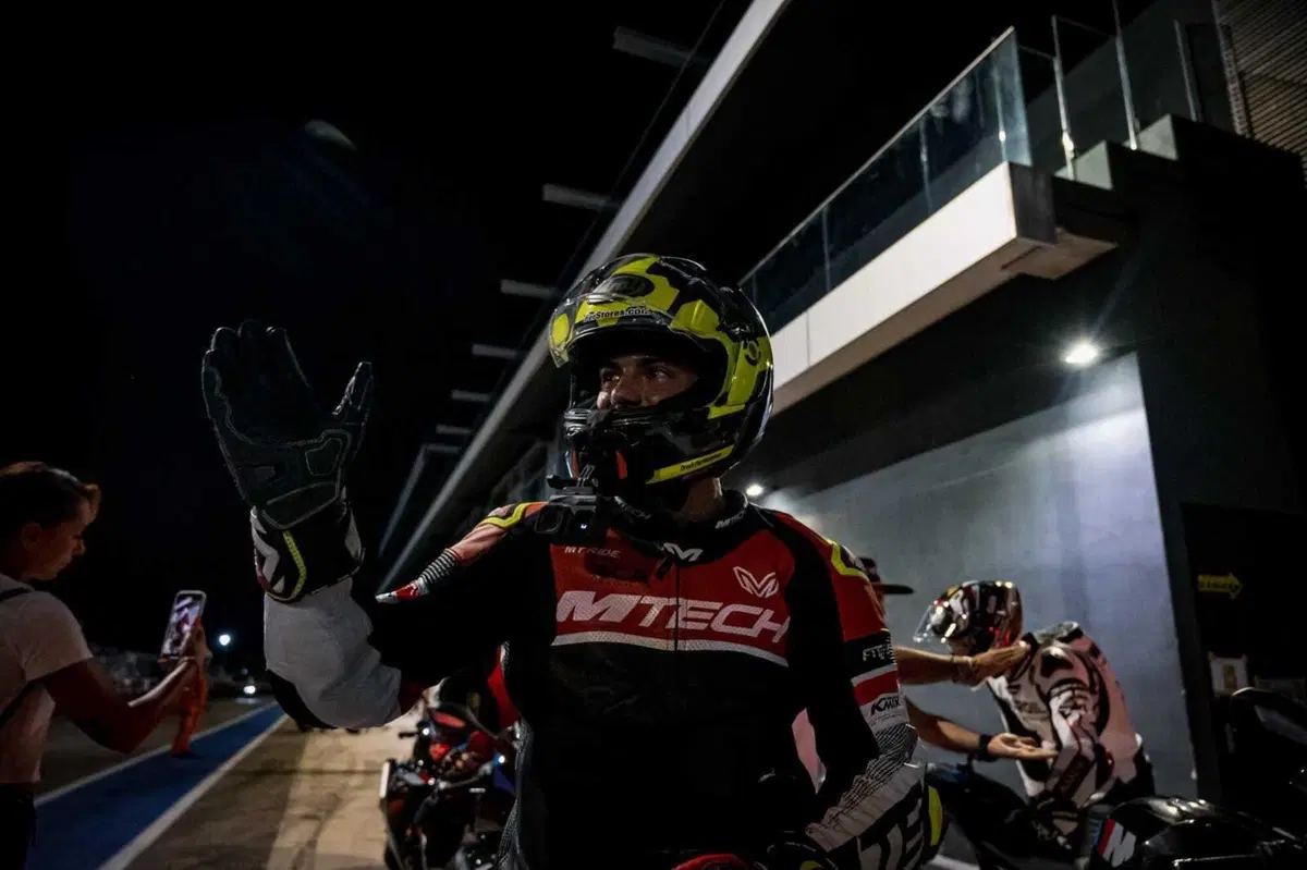 Guidare una M 1000 RR a Misano di notte è una cosa da pazzi. E noi l'abbiamo fatto! Ecco cosa provano i piloti alla Racing Night [GALLERY] (7)