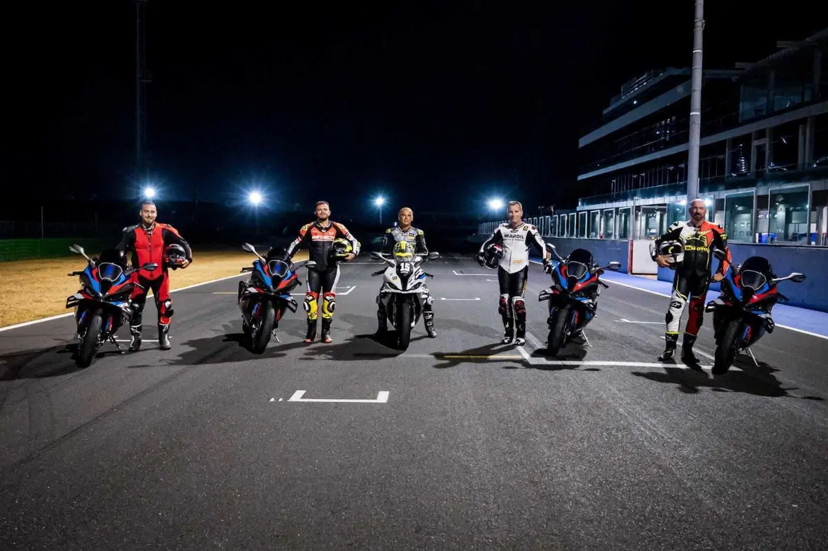 Guidare una M 1000 RR a Misano di notte è una cosa da pazzi. E noi l'abbiamo fatto! Ecco cosa provano i piloti alla Racing Night [GALLERY] (3)