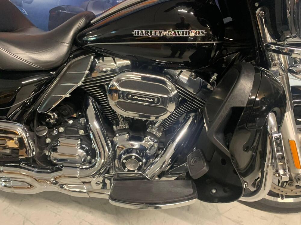 Harley-Davidson 1690 Electra Glide Ultra Limited (2016) - FLHTK (4)