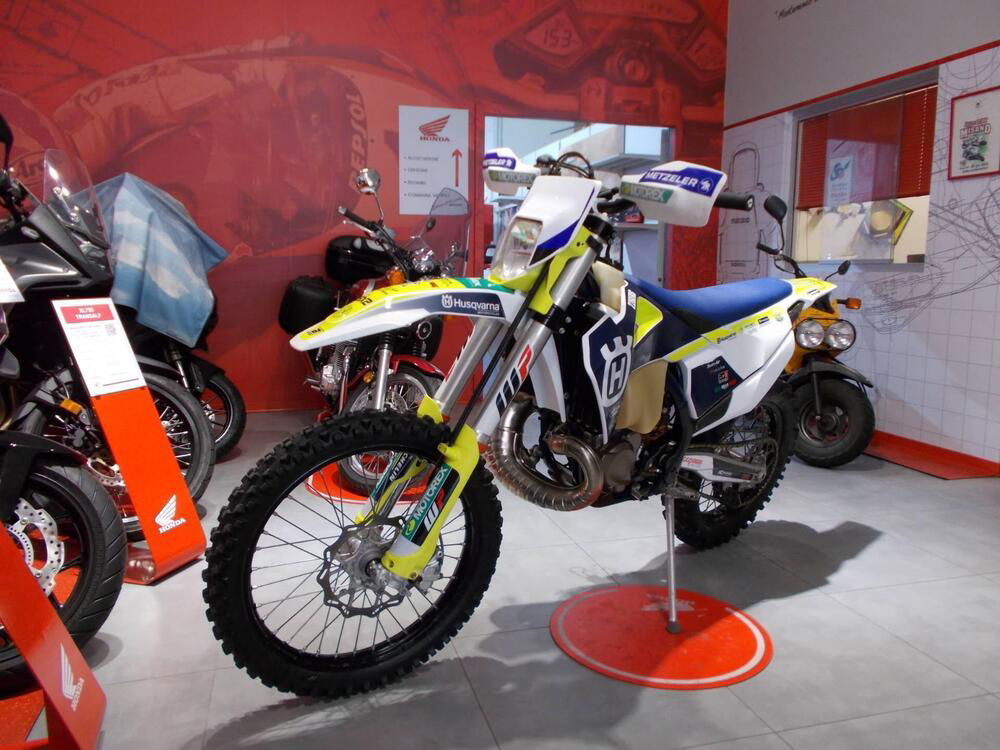 Husqvarna TE 300i (2020) (2)