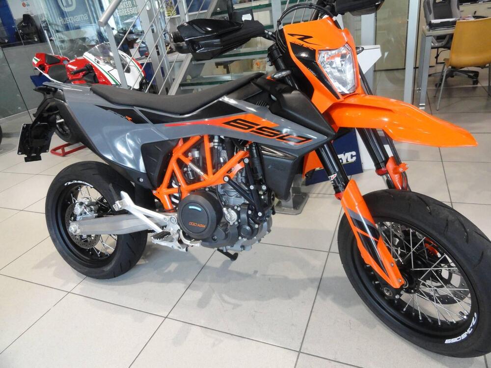 KTM 690 SMC R (2021-22) (2)