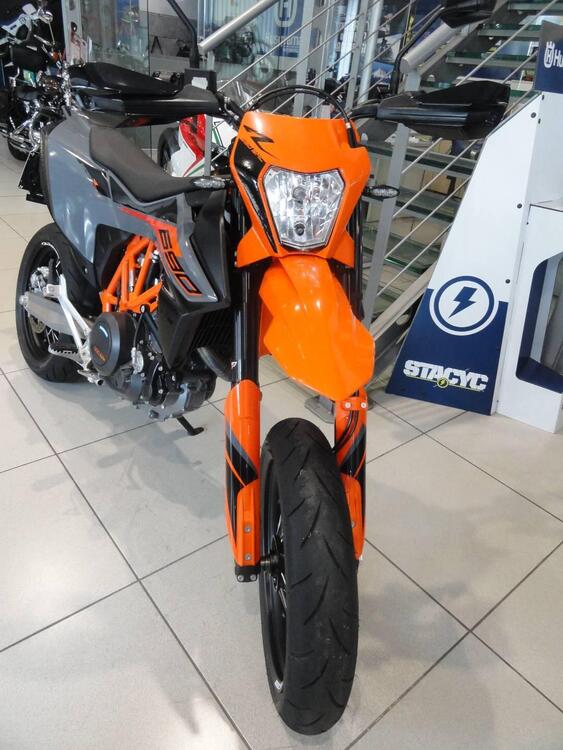 KTM 690 SMC R (2021-22) (3)