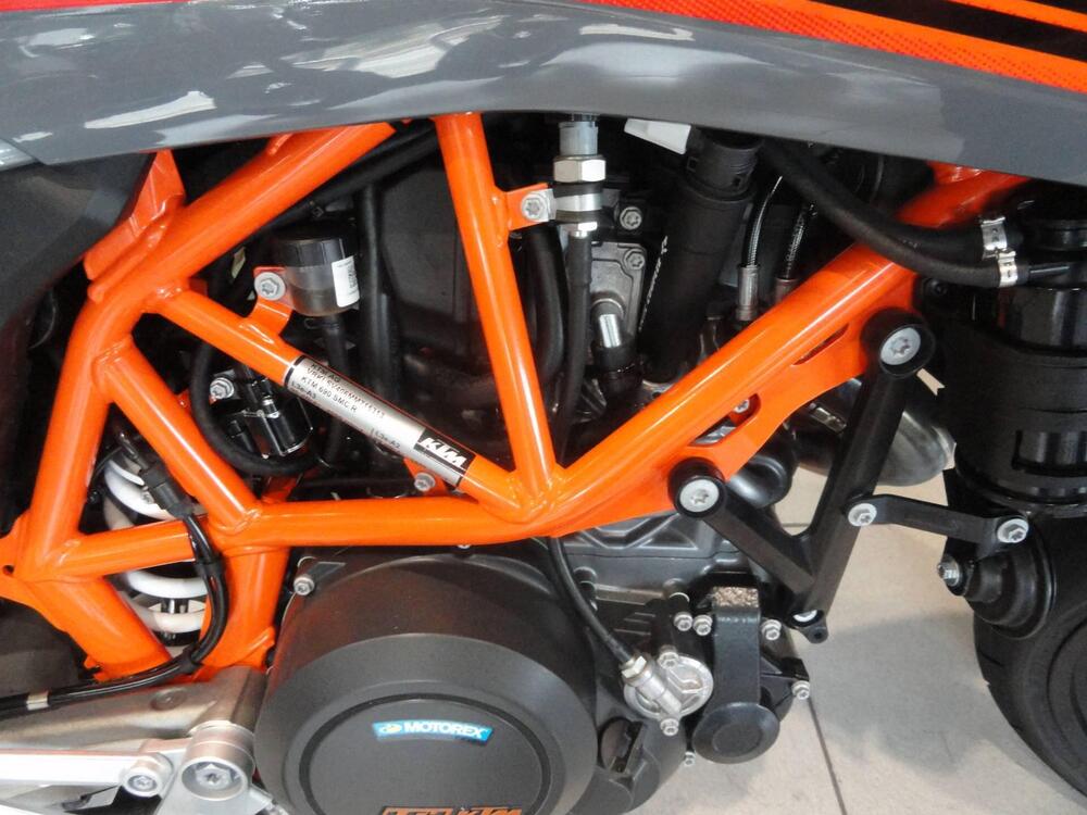 KTM 690 SMC R (2021-22) (4)