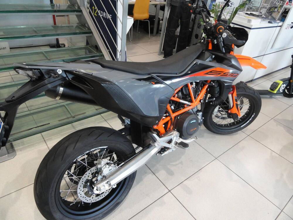 KTM 690 SMC R (2021-22) (5)